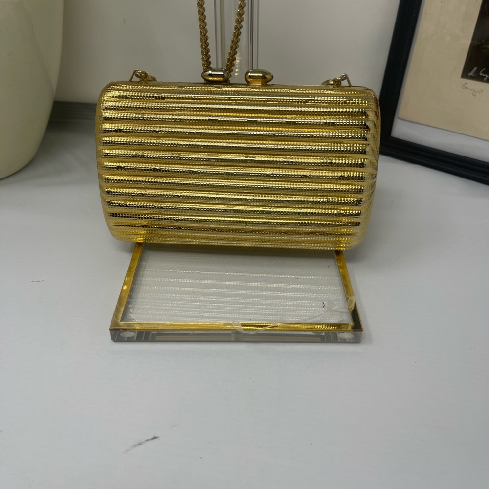 Gold Chain Clutch with 🎀 Accent - Picture 5 of 13